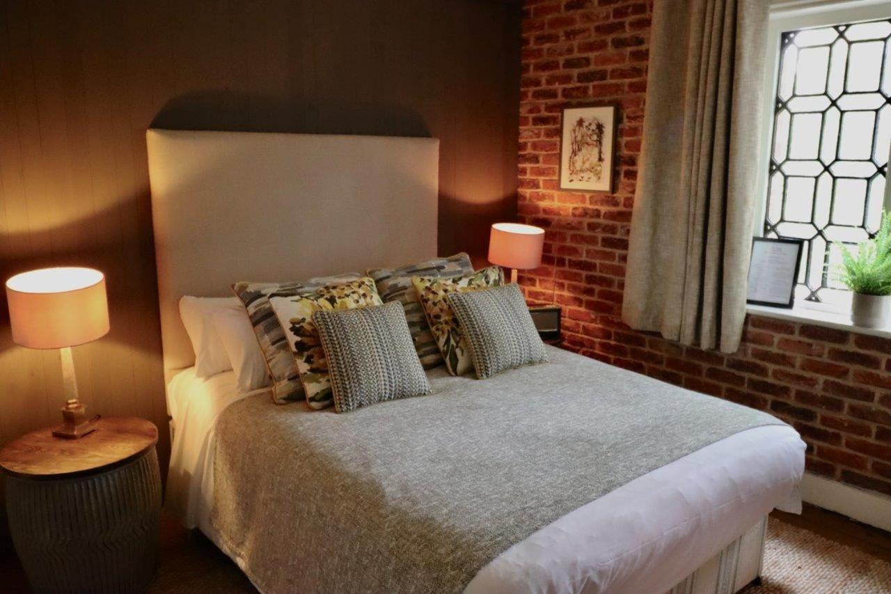 The Cholmondeley Arms Hotel Wrenbury Esterno foto