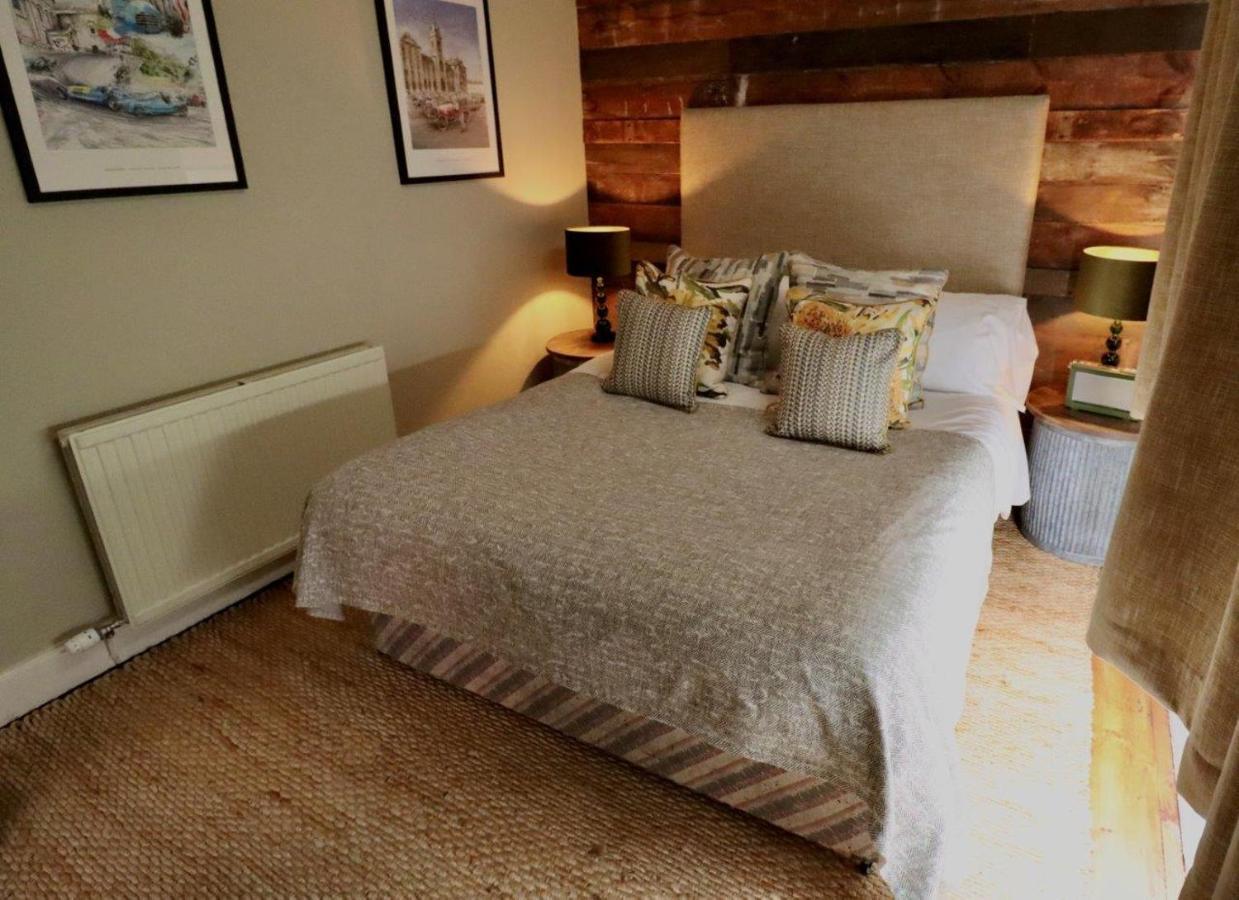 The Cholmondeley Arms Hotel Wrenbury Esterno foto