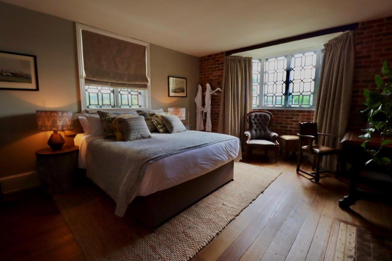 The Cholmondeley Arms Hotel Wrenbury Esterno foto