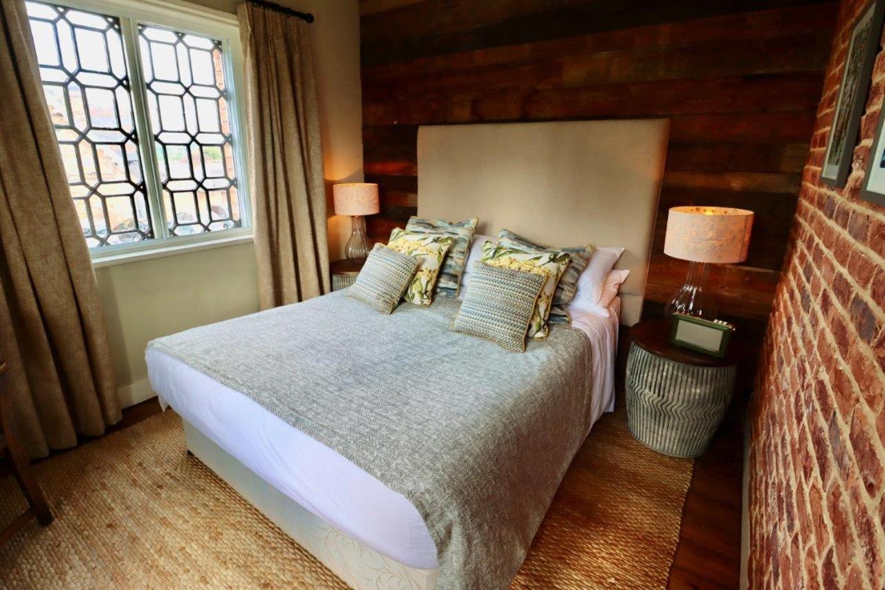 The Cholmondeley Arms Hotel Wrenbury Esterno foto