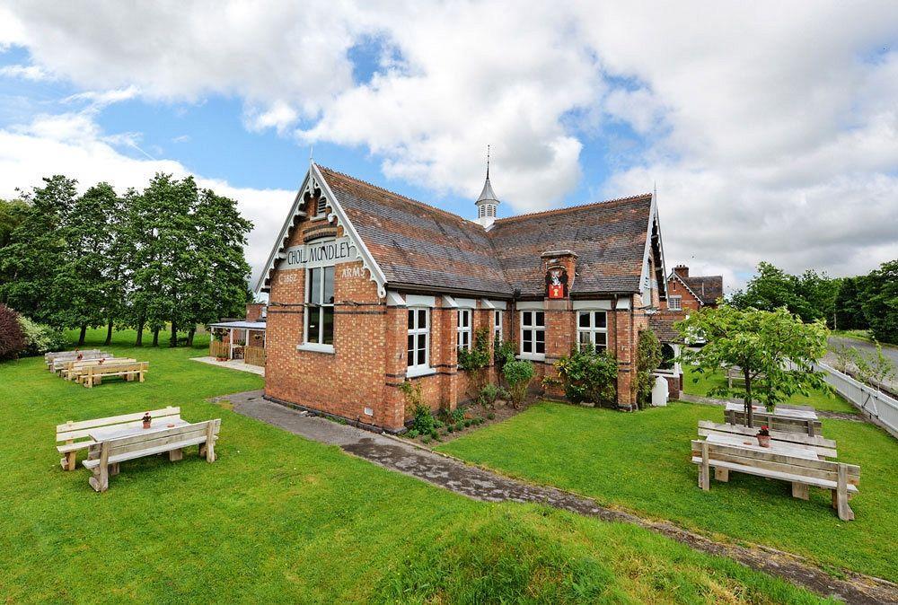 The Cholmondeley Arms Hotel Wrenbury Esterno foto