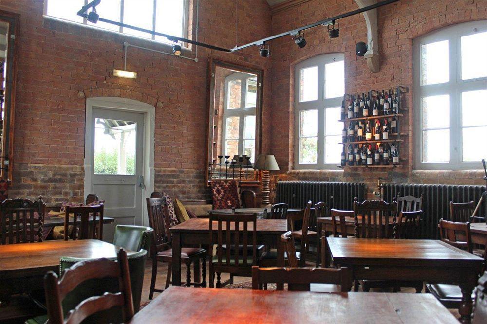 The Cholmondeley Arms Hotel Wrenbury Esterno foto