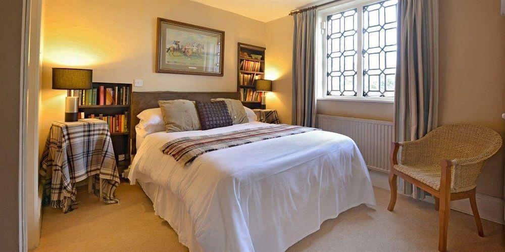 The Cholmondeley Arms Hotel Wrenbury Esterno foto